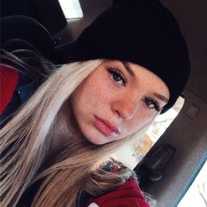 Meet your Posher, Cassandra